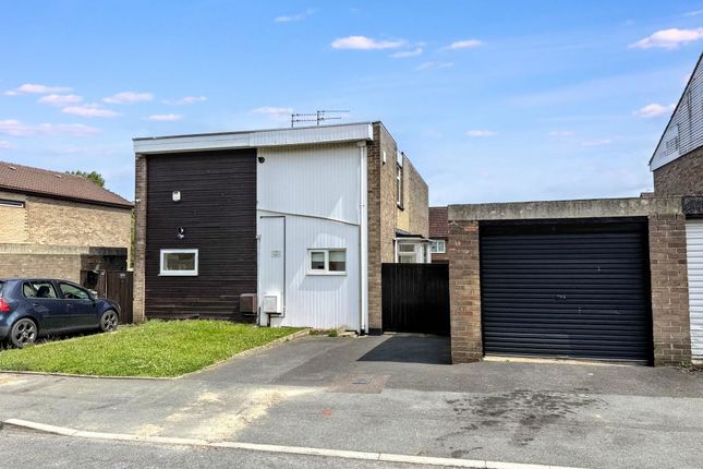 2 bed property, in Bruce Place, £60,000