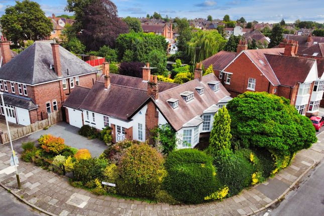 3 bed property, in St. Philips Road, £450,000