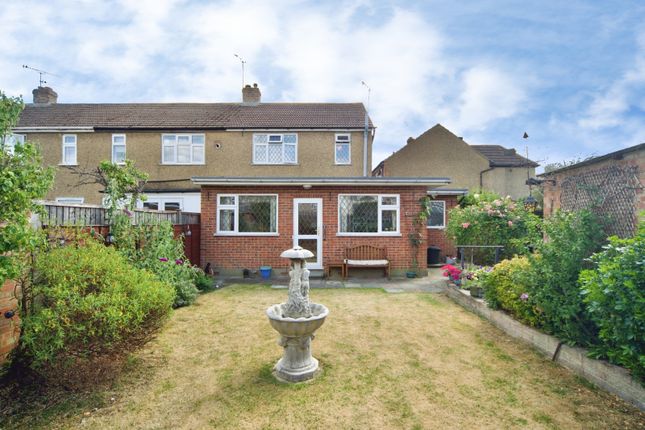 3 bed property, in Peartree Gardens, £450,000
