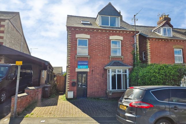 4 bed property, in Bath Road, £400,000