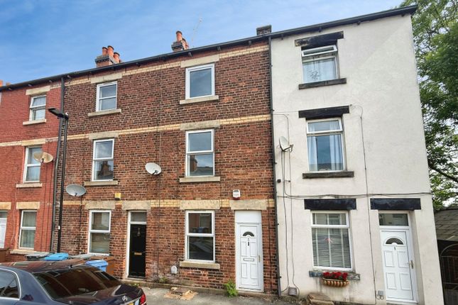 2 bed property, in Marsh Street, £110,000