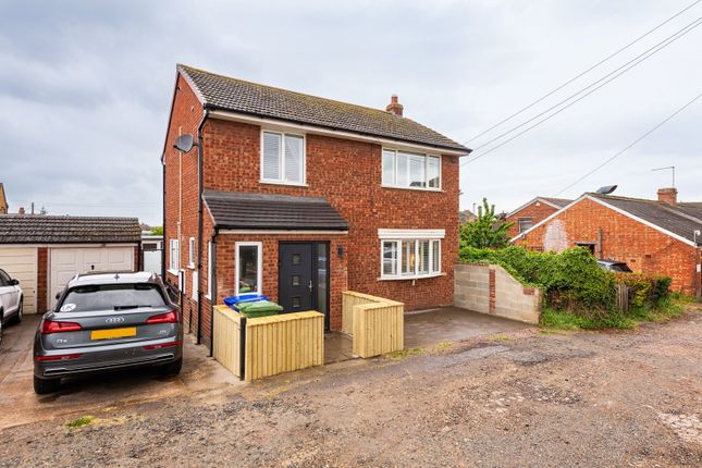 3 bed property, in Lowfield Road, £350,000