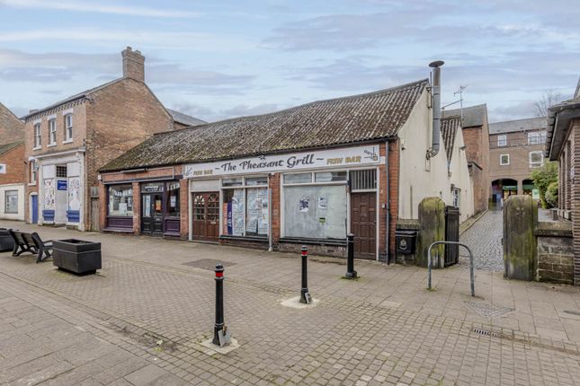 4 bed property, in Queen Street, £220,000