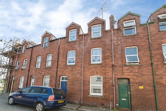 3 bed property, in Silver Street, £215,000