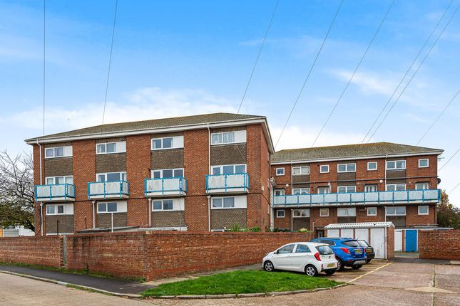 2 bed property, in Salerno House, £160,000