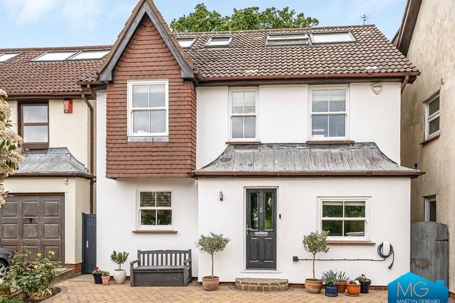 5 bed property, in Postern Green, £975,000