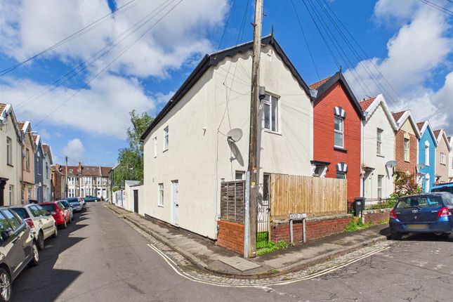 3 bed property, in Wood Street, £230,000