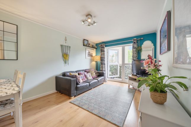 2 bed property, in Windmill House E14, £365,000