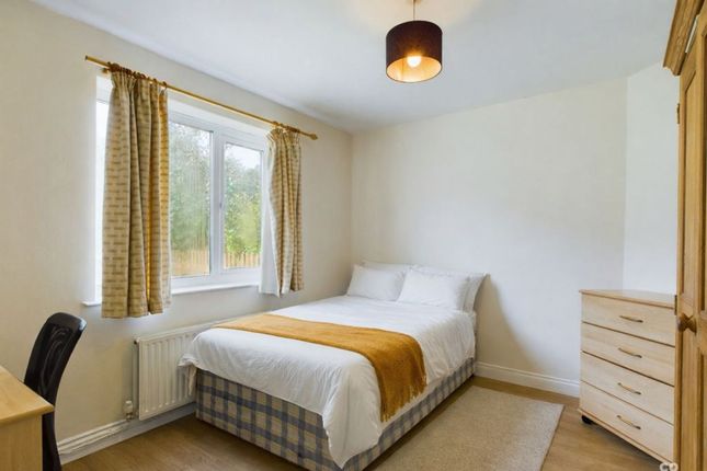 6 bed property, in The Avenue, £495,000