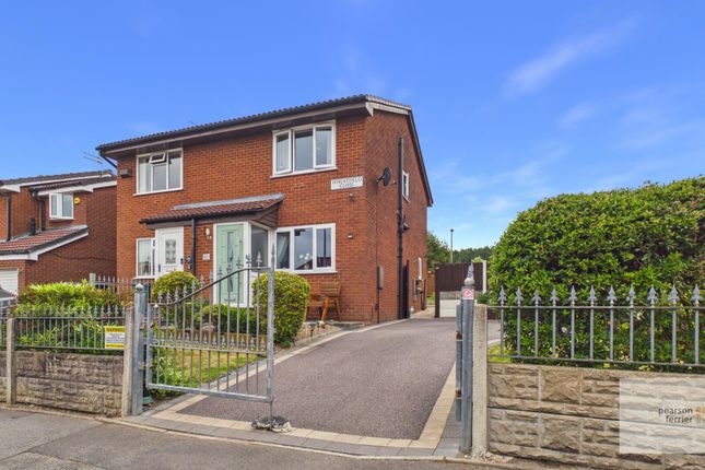 2 bed property, in Wheatfield Close, £225,000