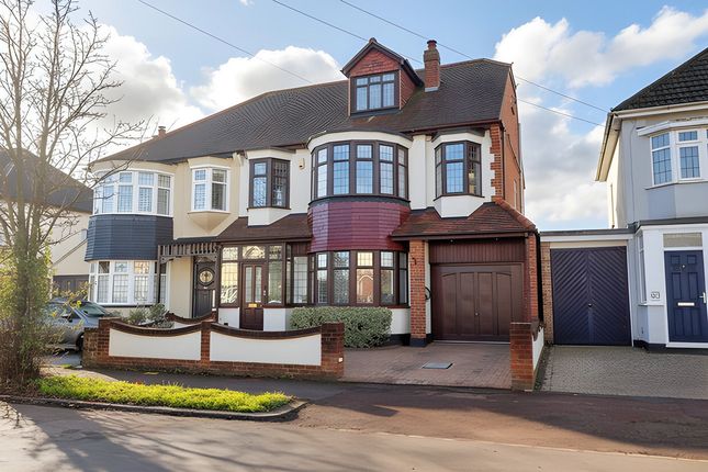 4 bed property, in Olive Avenue, £725,000