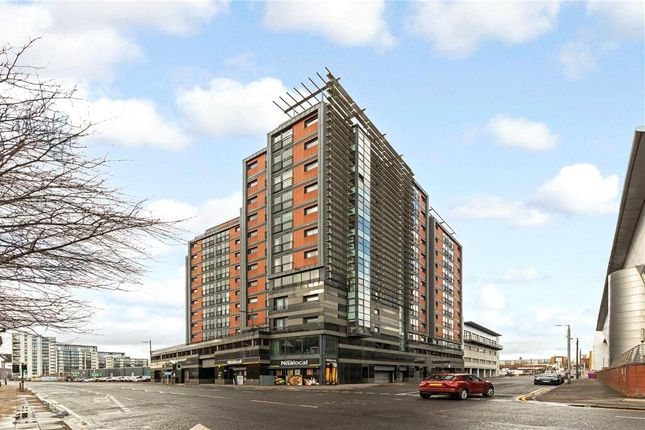 2 bed property, in Lancefield Quay, £175,000