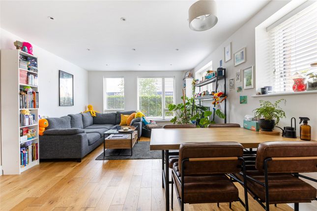 2 bed property, in Sydenham Road, £525,000