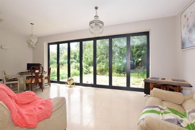 5 bed property, in Redehall Road, £775,000