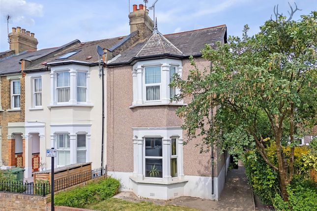 1 bed property, in Connaught Road, £315,000