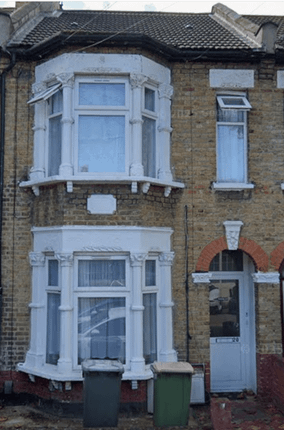 2 bed property, in London E12, £520,000