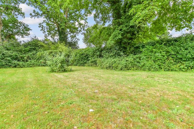 4 bed property, in Hadlow Park, £850,000