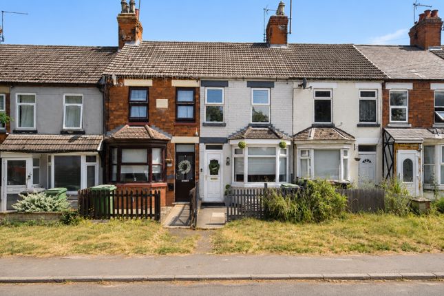 2 bed property, in Irthlingborough Road, £210,000