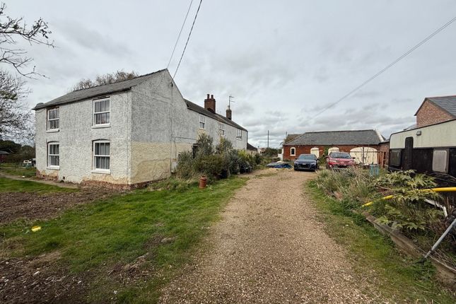 4 bed property, in Dove Hirne, £195,000