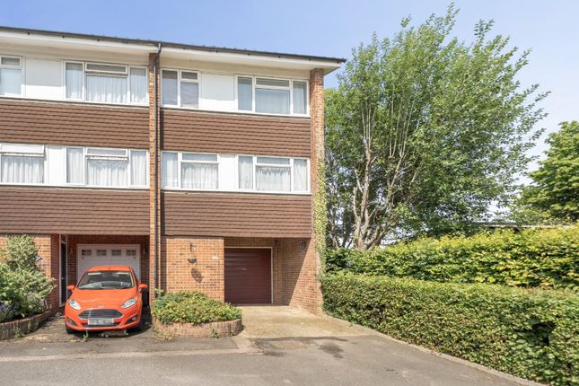 3 bed property, in Kingfisher Road, £320,000