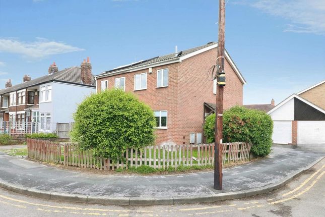 2 bed property, in Kempton Road, £100,000