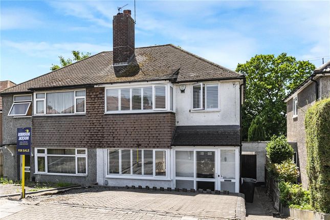 3 bed property, in Lockesley Drive, £525,000