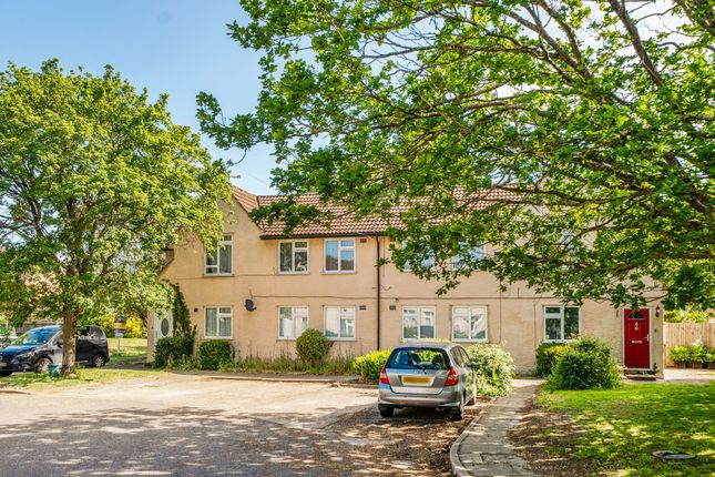 1 bed property, in Northwood Road, £235,000
