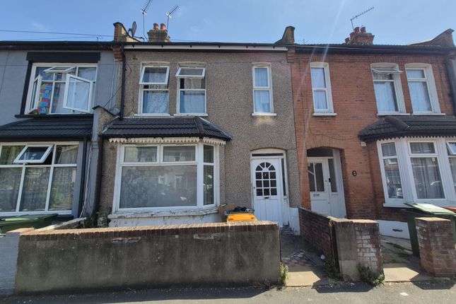 3 bed property, in Leigh Road, £450,000
