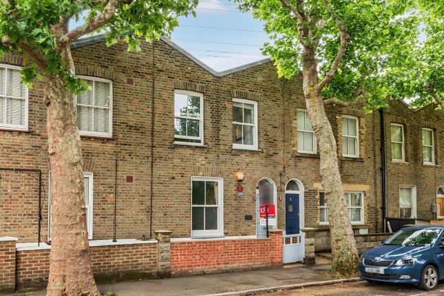 3 bed property, in Balaclava Road, £825,000
