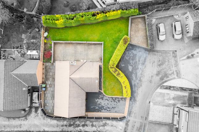 2 bed property, in Brookfield Close, £260,000