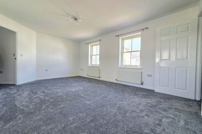 2 bed property, in Carrolls Way, £175,000