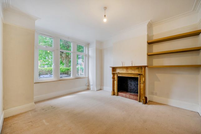 2 bed property, in Oxford Avenue, £500,000