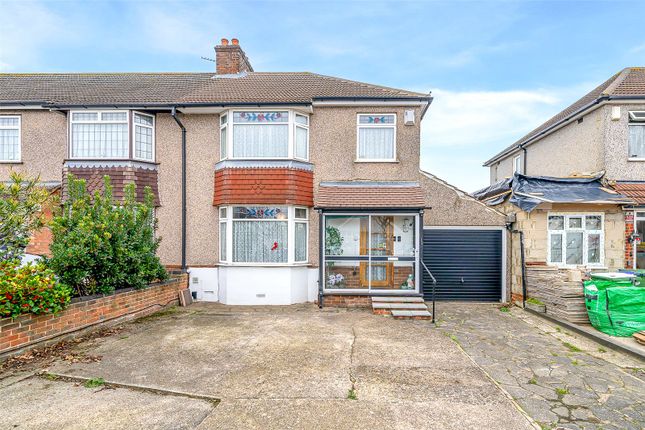3 bed property, in Rydal Drive, £475,000
