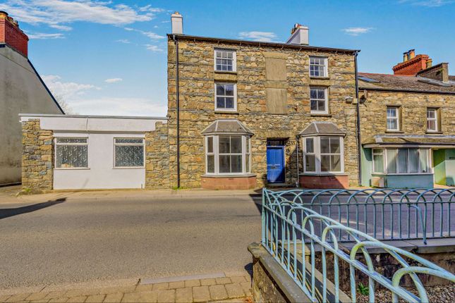 5 bed property, in West Street, £315,000