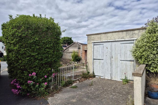 Land, in Westfield Close, £30,000