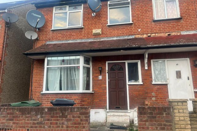 5 bed property, in Royston Avenue, £575,000