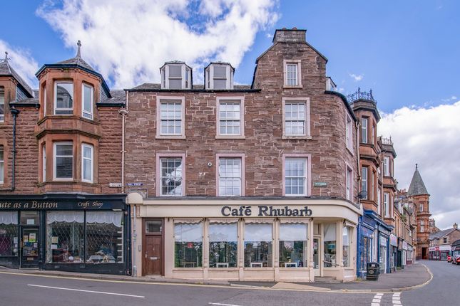 2 bed property, in Hill Street, £80,000