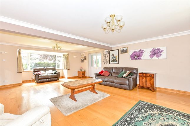 5 bed property, in Main Road, £900,000