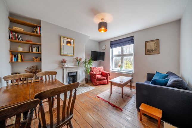 3 bed property, in Wandsworth Road, £400,000
