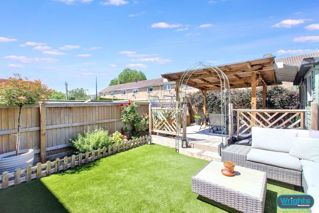 3 bed property, in Chestnut Grove, £245,000