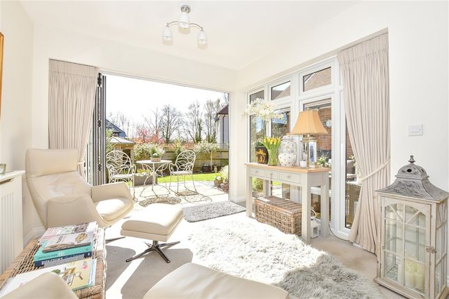 3 bed property, in Hawthornden Grove, £600,000