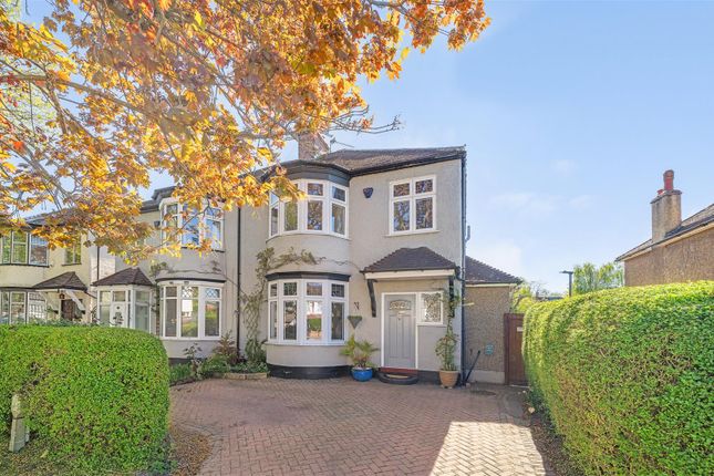 3 bed property, in Queen Anne Avenue, £725,000