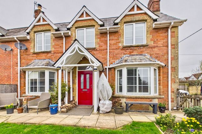 3 bed property, in Station Road, £585,000