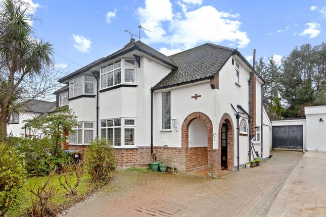 3 bed property, in South Lodge Drive, £800,000