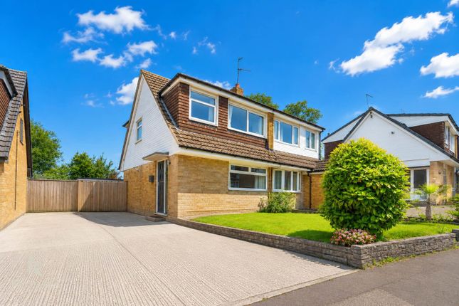 3 bed property, in Whitefield Avenue, £250,000