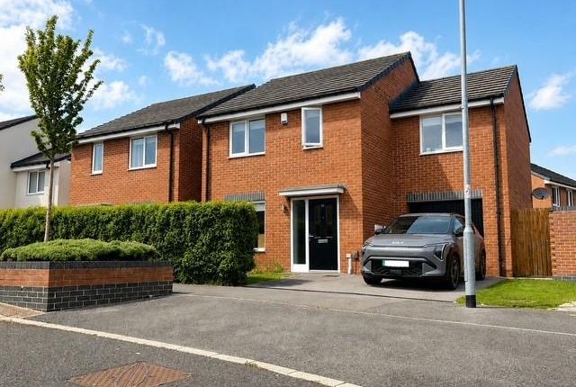 3 bed property, in Paton Way, £200,000