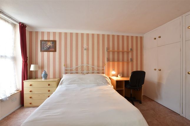 1 bed property, in Sorrel Court, £80,000