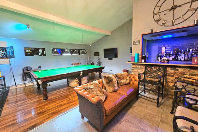 3 bed property, in Wheelwright Road, £400,000