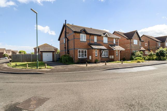 3 bed property, in Shalbourne Crescent, £425,000