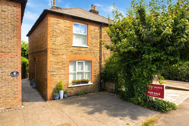 2 bed property, in Portsmouth Road, £525,000